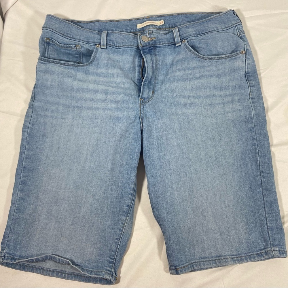 Levi’s Women’s Classic Bermuda Shorts Size 33 Light Wash Modest Capsule Beach